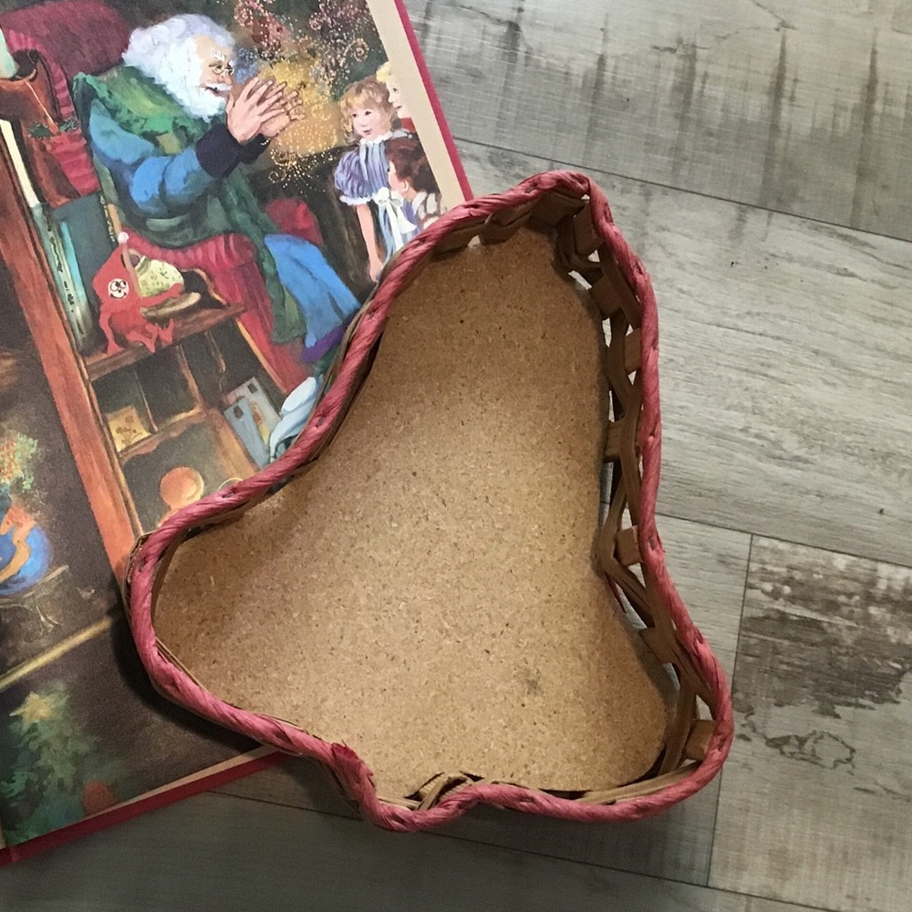 Bell shape cork bottom basket.